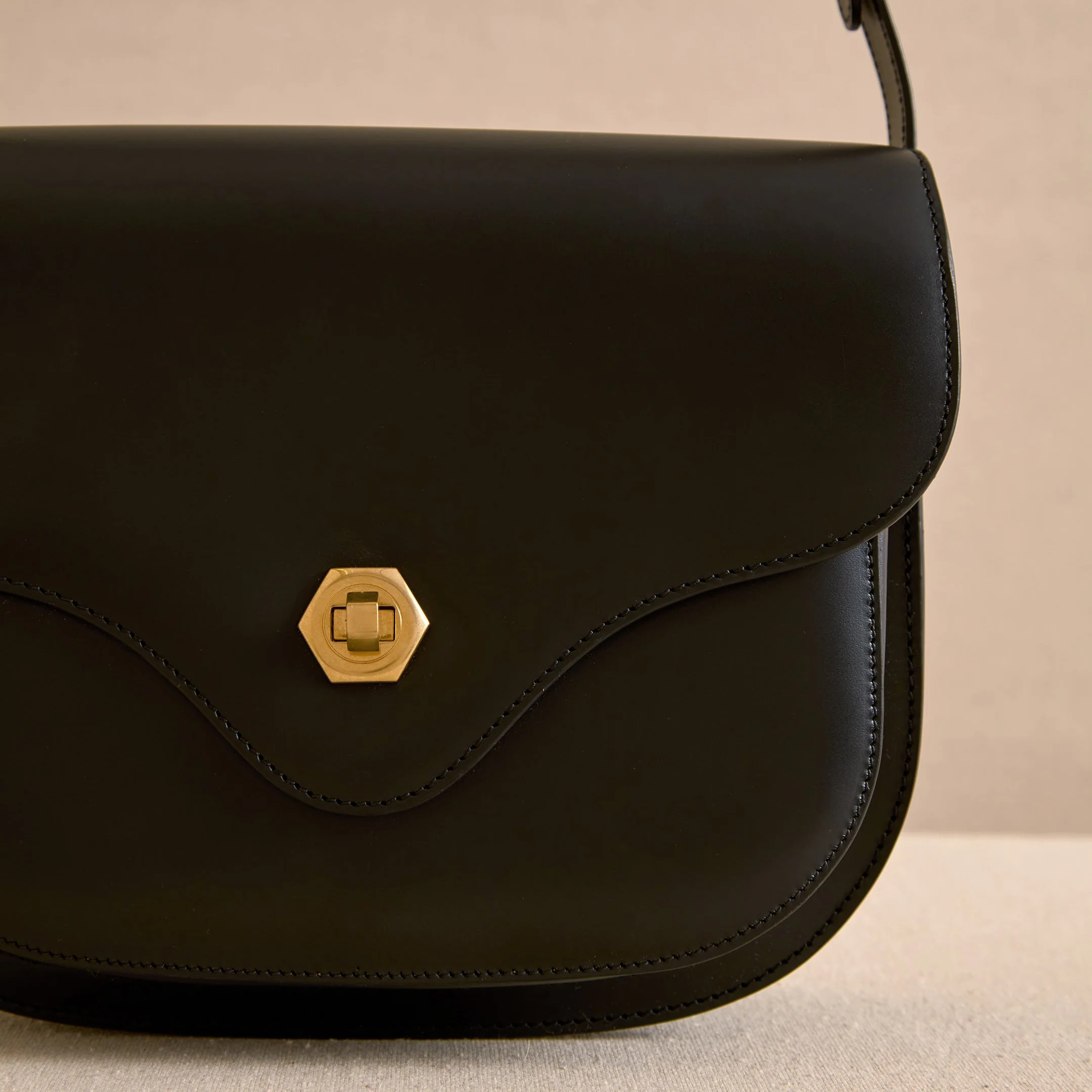 Jane in Black - Image 5