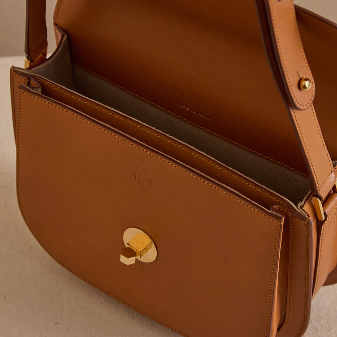 Jane in Luggage - Image 3