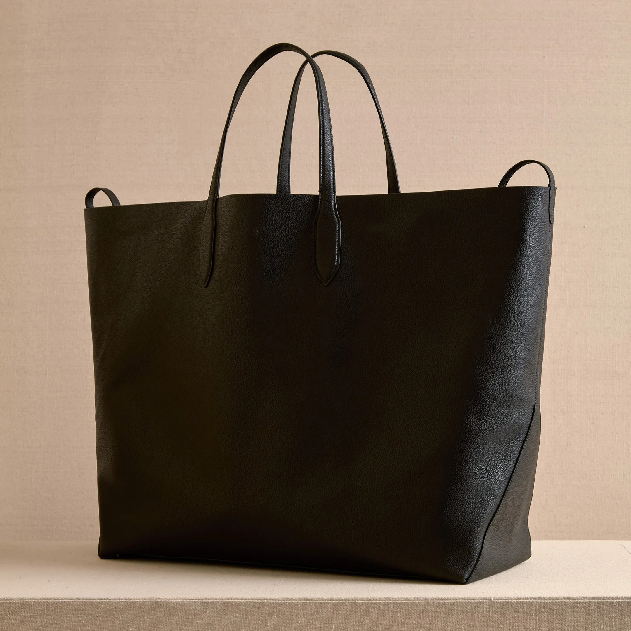 E55 in Black - Image 3