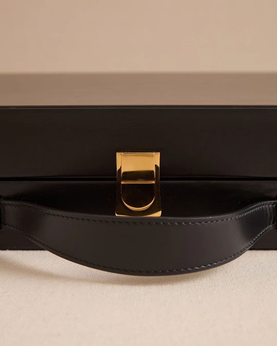 Rear Window Backgammon in Black and Green - Image 6