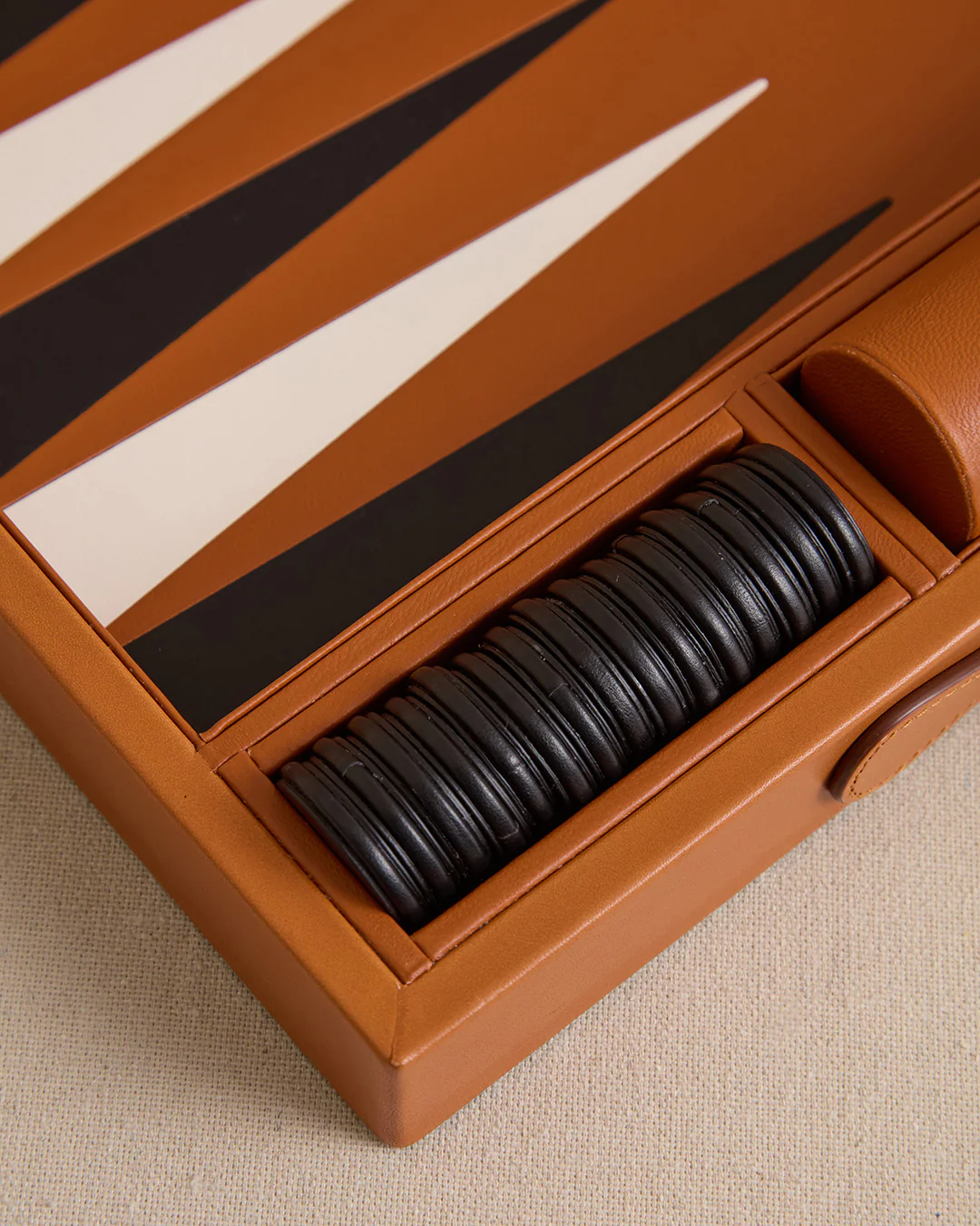 Rear Window Backgammon in Luggage - Image 5