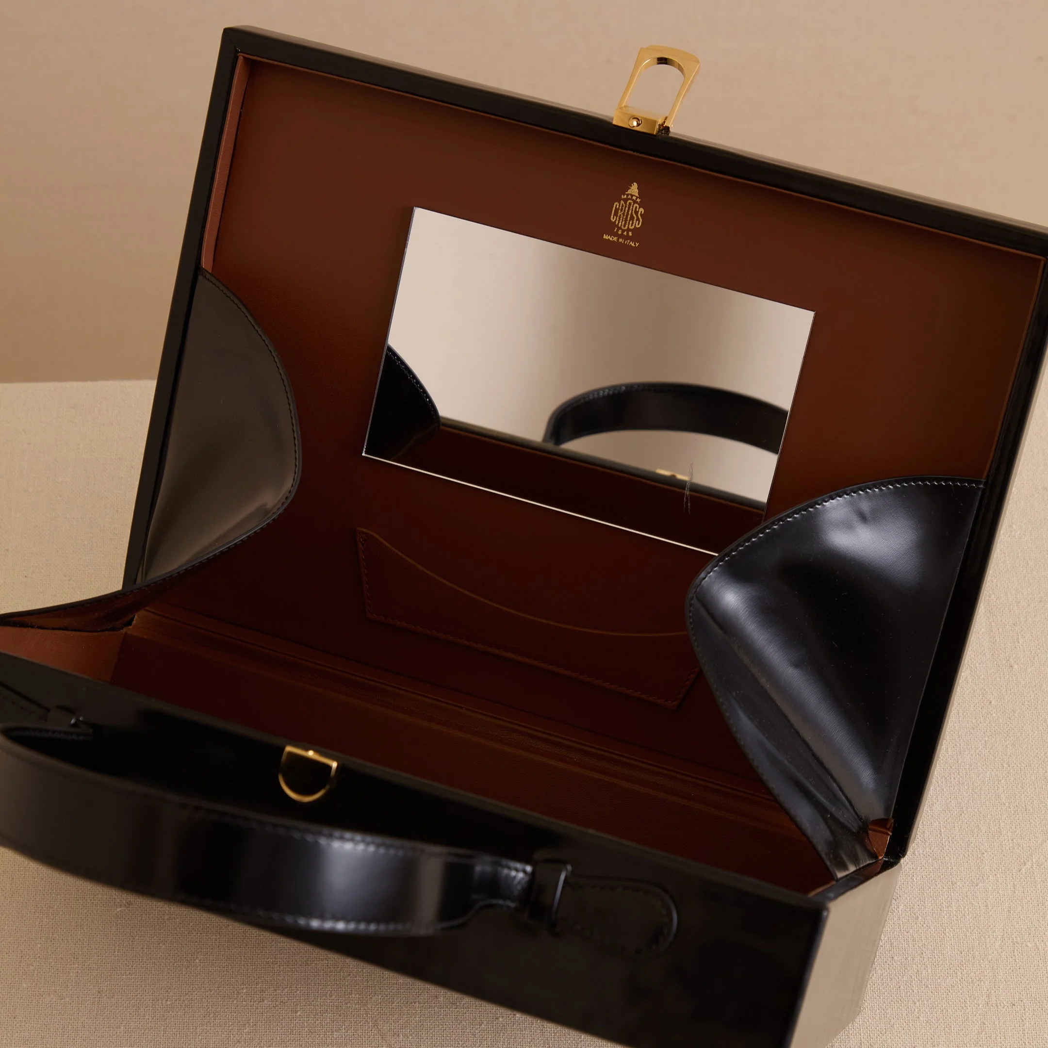 Rear Window Overnight Case in Black - Image 4