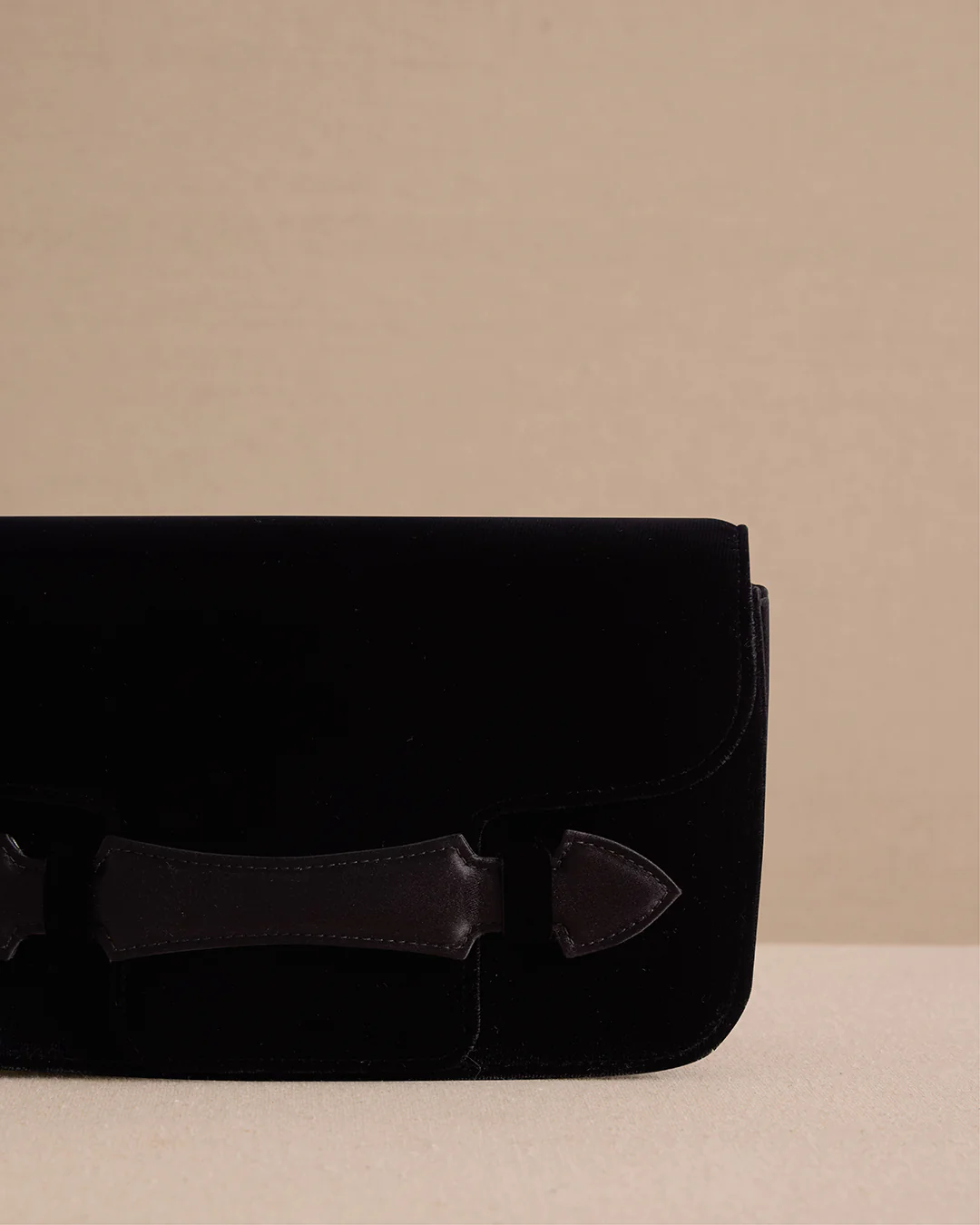 Romy Tuxedo Clutch in Black - Image 4