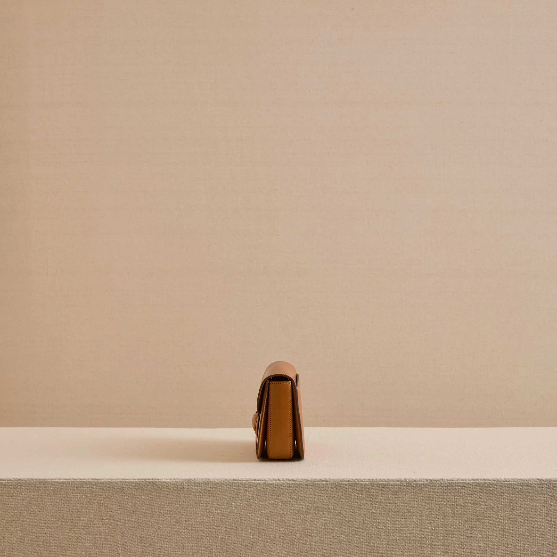 Romy Clutch in Luggage - Image 5