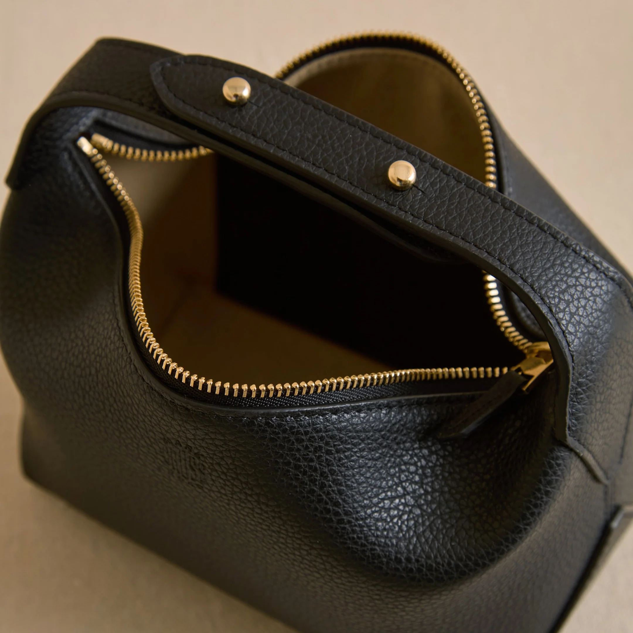 Mason 17 in Black - Image 6