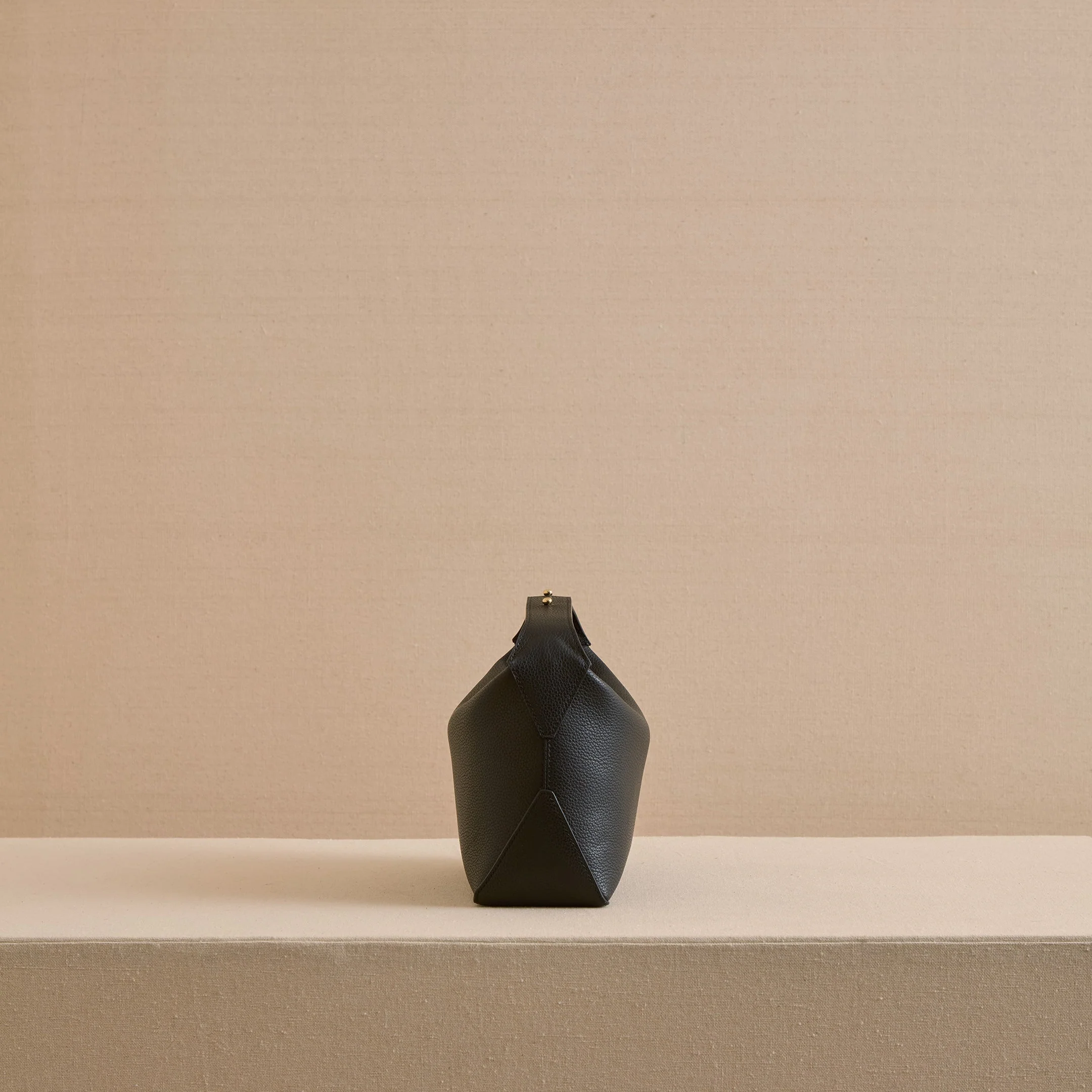 Mason 24 in Black - Image 3