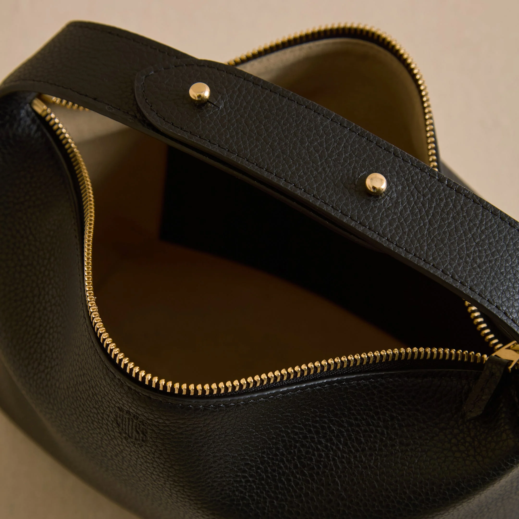Mason 24 in Black - Image 4