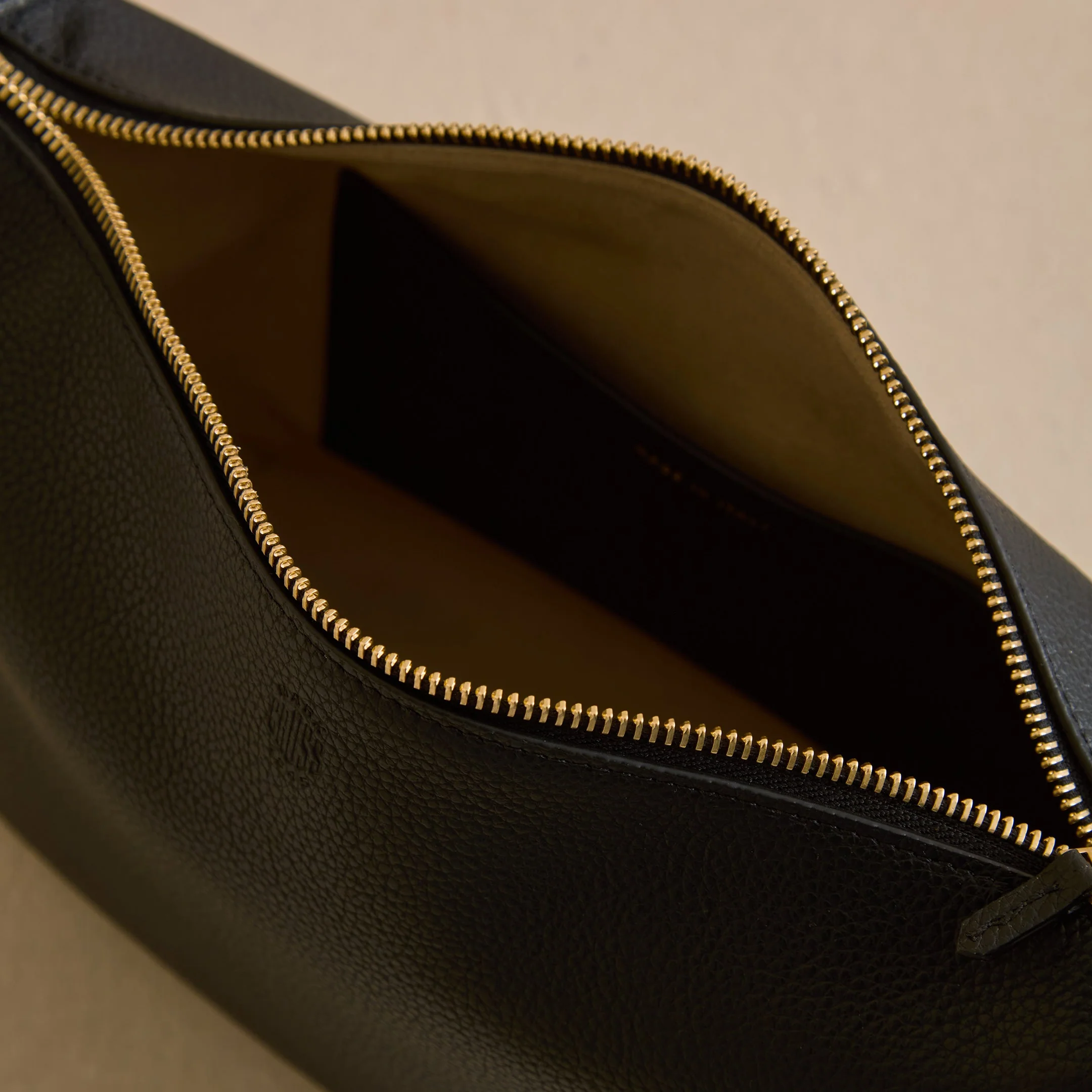 Mason 24 in Black - Image 5